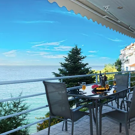 Kiveri Luxurious Seaside Apartment Exterior photo