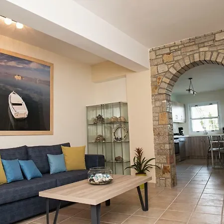 Kiveri Luxurious Seaside Apartment Exterior photo